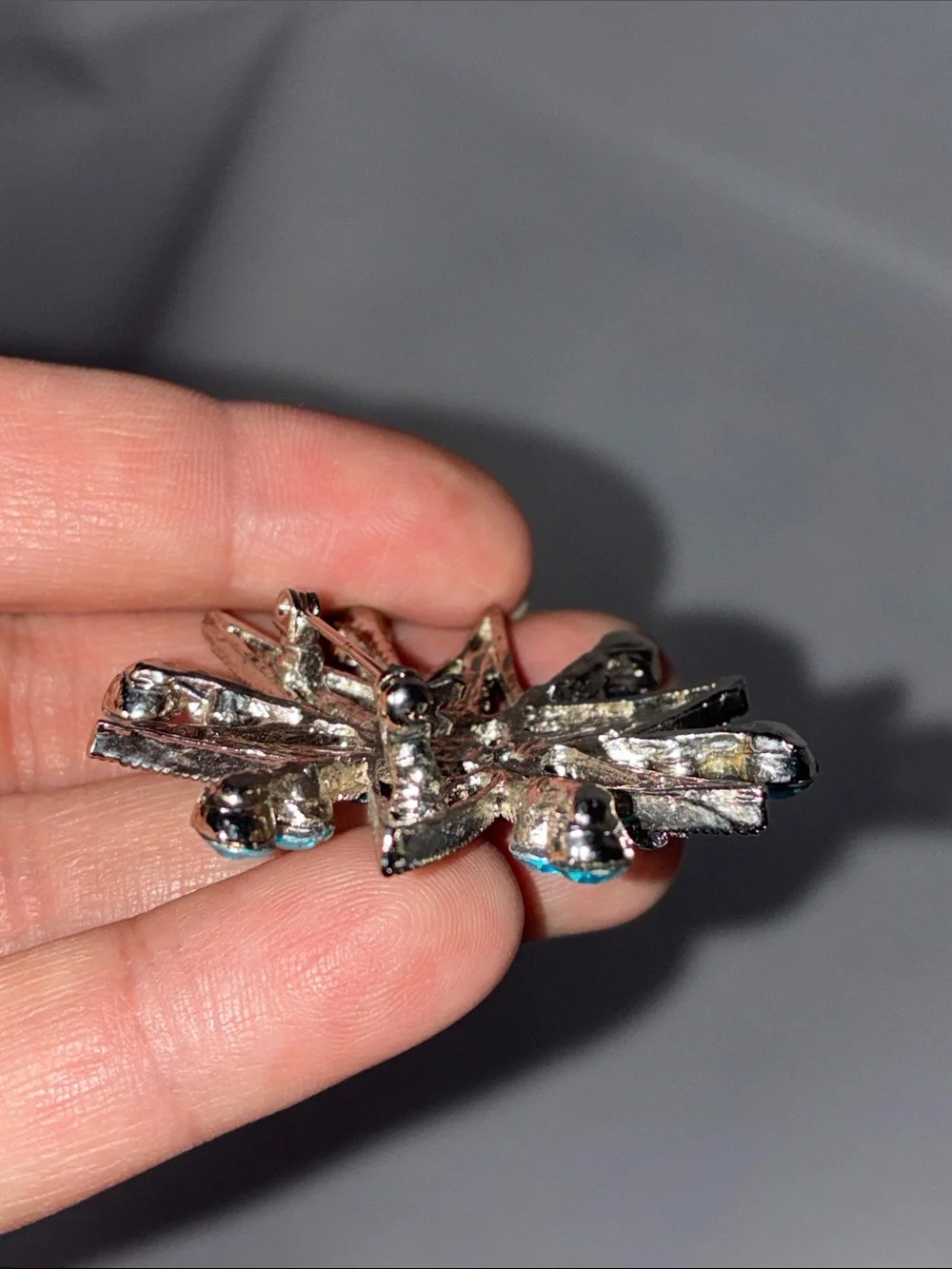 Turquoise/Blue Starburst Snowflake Brooch - silvertone
